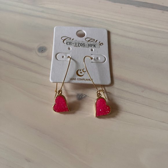 Hot Pink Druzy Heart Threader Earrings for Women, Sparkly Gold Tone Long Dangles - Picture 3 of 4